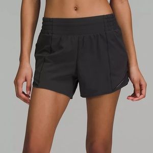 Lululemon hotty hot 4” shorts
